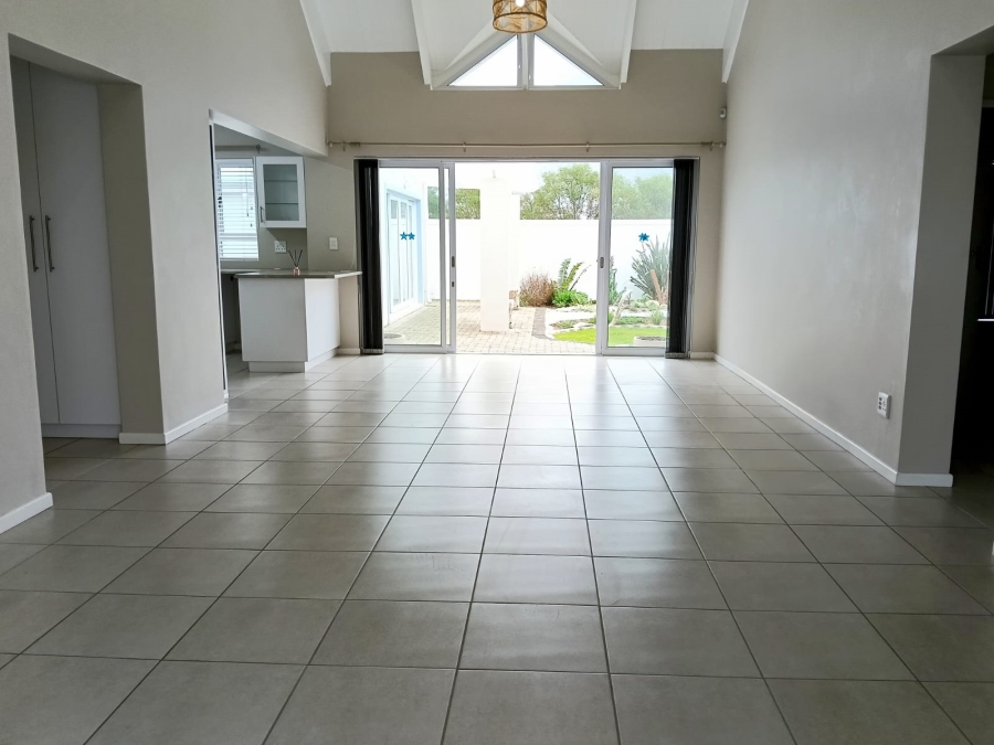 To Let 3 Bedroom Property for Rent in Sandbaai Western Cape